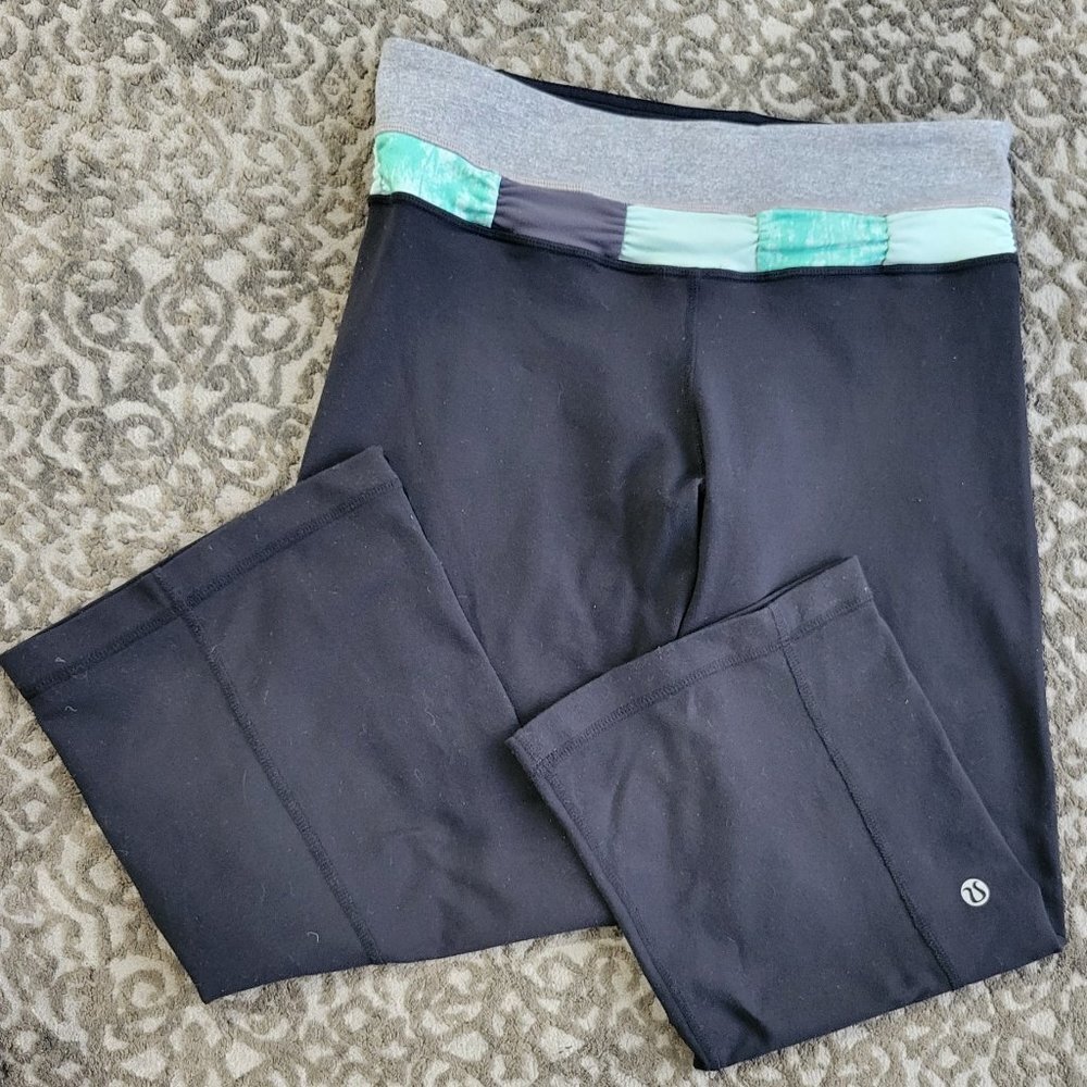 Lululemon Reversable Cropped Work out Leggings Size 4 - Picture 8 of 10